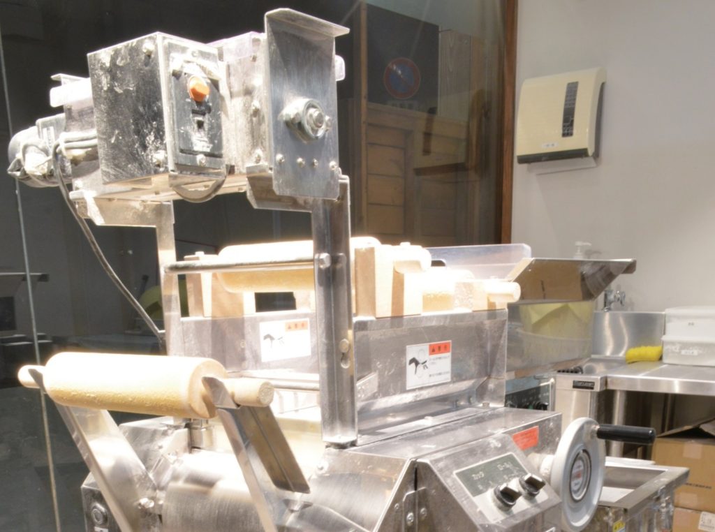 『麺鮮醤油房　周月』こだわりの極太ちぢれ麺に感動！素材の良さを活かしたピリ辛つけ麺