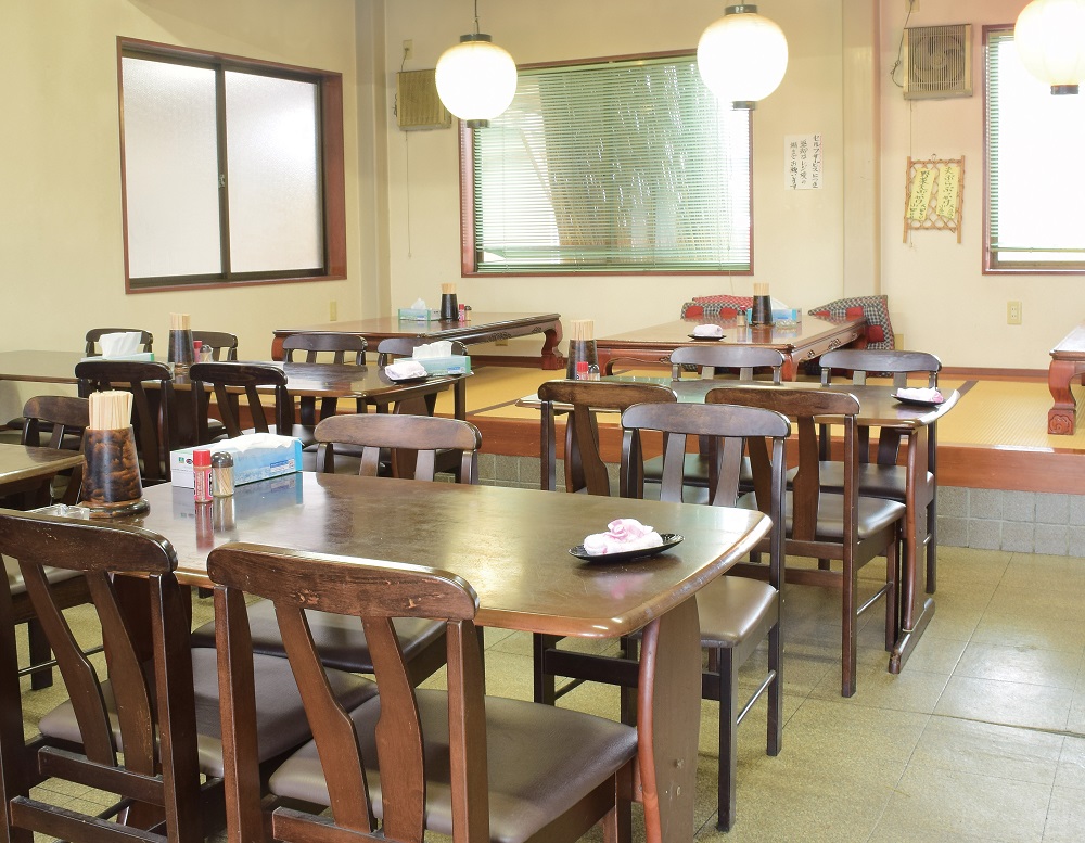 『さぬきうどん ばら本陣』自家製太麺のうどんとセットでお得！平日限定の日替わり弁当を見逃すな！