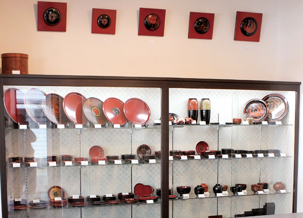 漆芸作家の作品も並ぶ専門店がリニューアル！