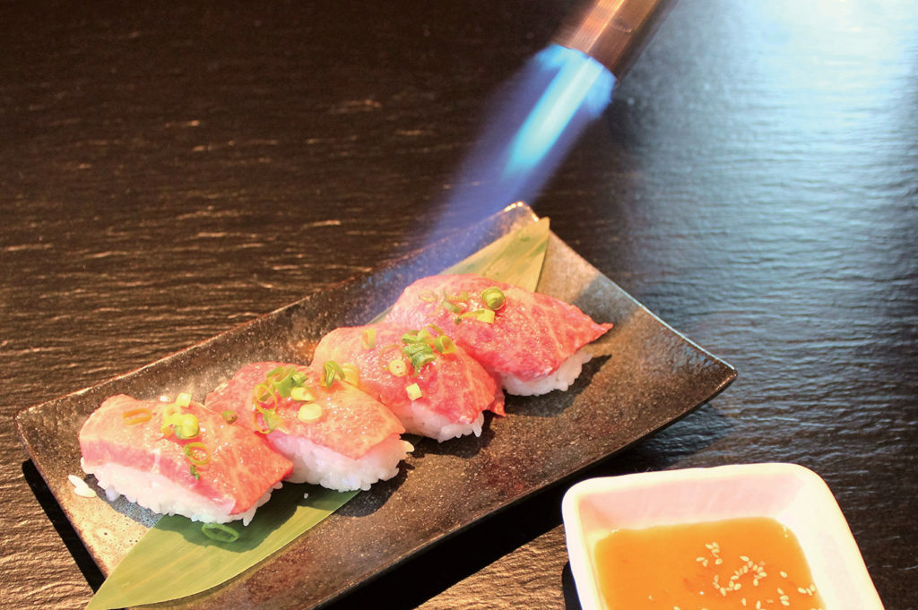 炭火で焼き上げる絶品焼肉を堪能！