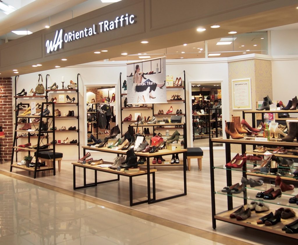 豊富なサイズ展開とトレンドを意識したデザインシューズ