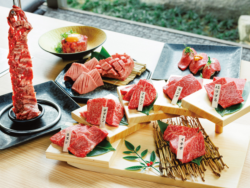 オリーブ牛のユッケ、特選希少部位の階段盛り、つるし上げ一本ハラミ、至極の花咲タン、極上シャトーブリタン