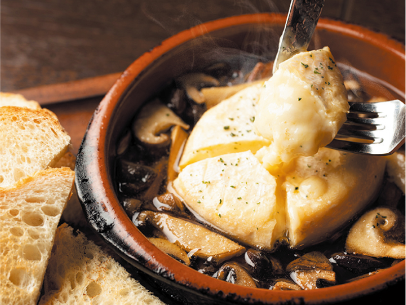 「グリル洋食＆ワイン Kitchen ROAD」こだわり洋食を味わいたい方やワインと料理を気軽に楽しみたい方に