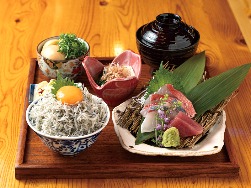 朝から朝まで飲める夢のような大衆酒場