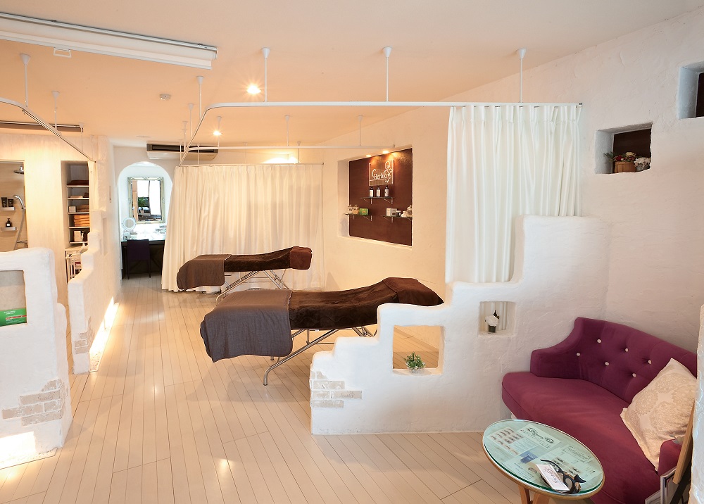 『エステティック&アイラッシュサロンHerbio』一度付けたら戻れない！最新のまつエク「Flat Lash」