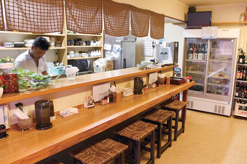 昼はうどん、夜は居酒屋。どちらも楽しめる！