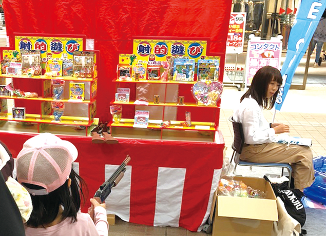 終了しました。7月29日（日）、8月11日（土祝）、12日（日）楽しい縁日や絵本の読み聞かせなど、イベントが盛りだくさんの『瓦町FLAG』