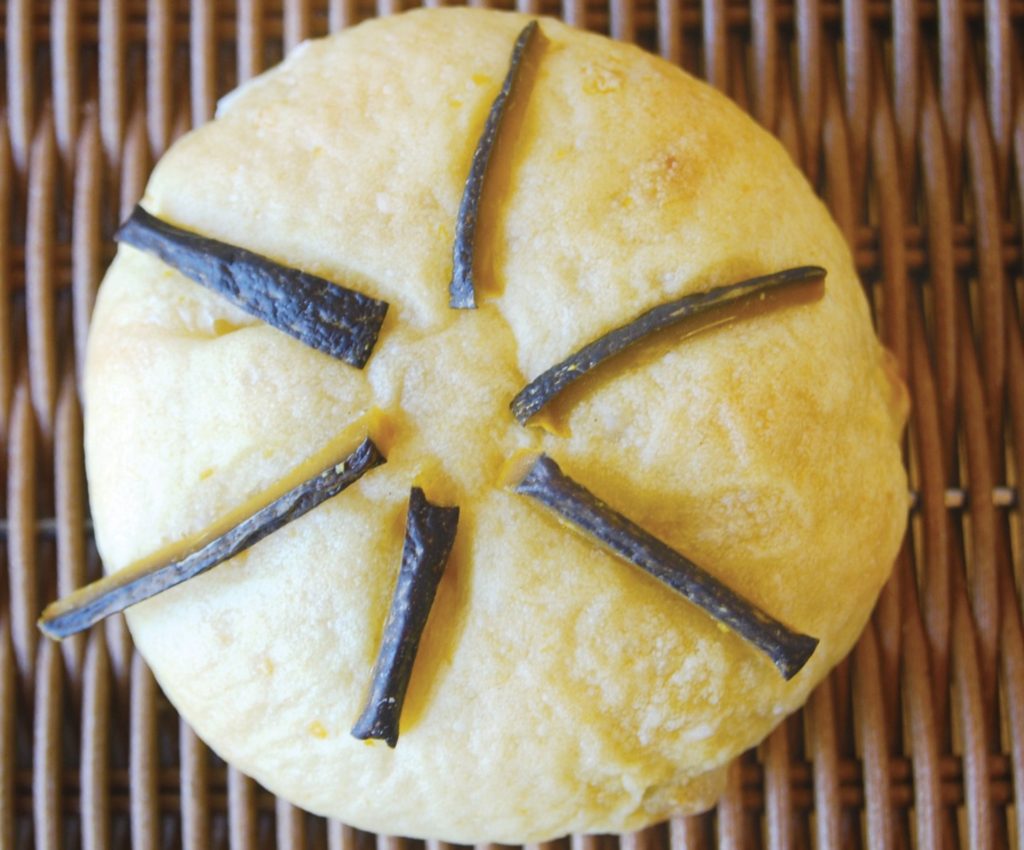 『小麦の風　Ｃｏｍｐａｎｉａ』外はカリッと、中はモッチリ・・・噛みしめるほどに溢れる味わい