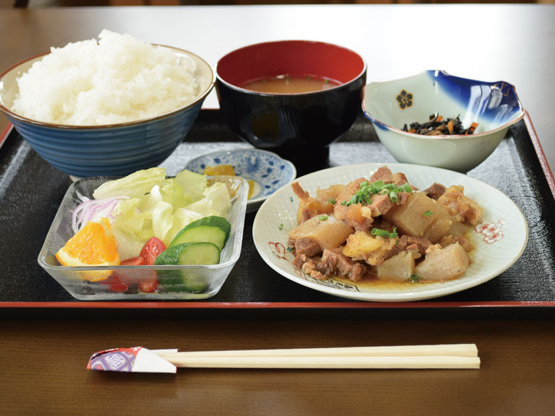 頑張っている人に栄養満点なご飯を提供