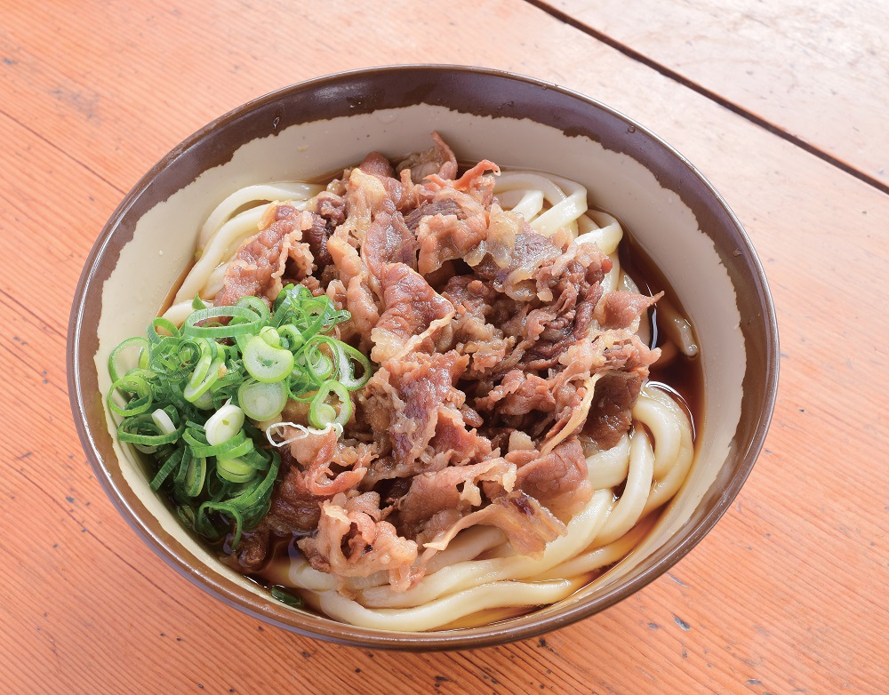 『灸まんうどん』国産小麦100%使用のモチモチ太麺としっかりと味が付いた肉にがっつけ！