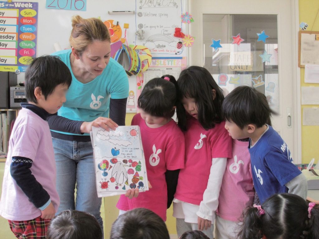 ”Ｇｏｏｄ　Ｍｏｒｎｉｎｇ”から”Ｓｅｅ　ｙｏｕ”まで英語で過ごす保育園