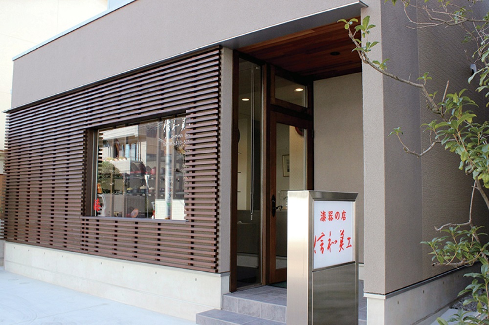 漆芸作家の作品も並ぶ専門店がリニューアル！