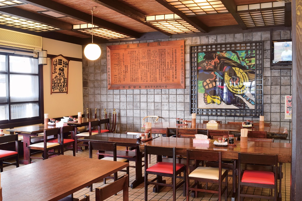 『灸まんうどん』国産小麦100%使用のモチモチ太麺としっかりと味が付いた肉にがっつけ！