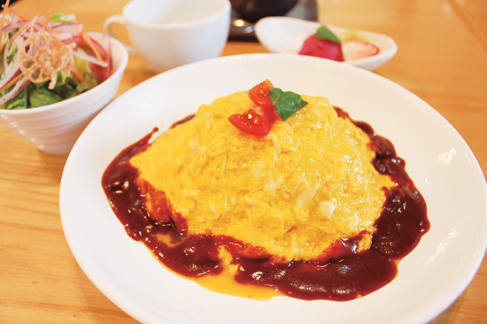 『美食工房げんじ亭』ふわふわの卵とケチャップライスが絶妙♪特製ソースと絡めて至極の時間