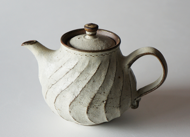 終了しました。8月28日（火）～9月30日（日）『「林さとみ」陶展』繊細な造形が魅力の林さとみ作品2013年以来の本格的な個展