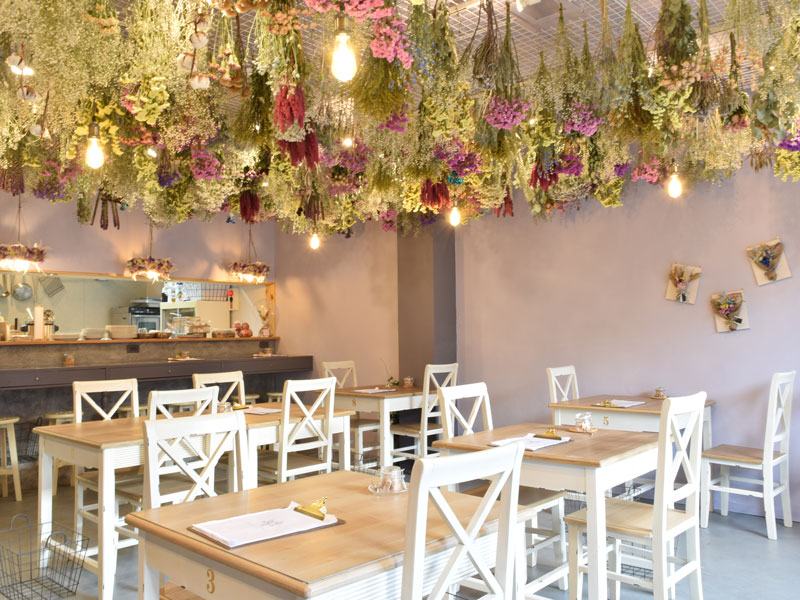 おしゃれな空間と美味しい料理にリピート必至のフラワーカフェ！