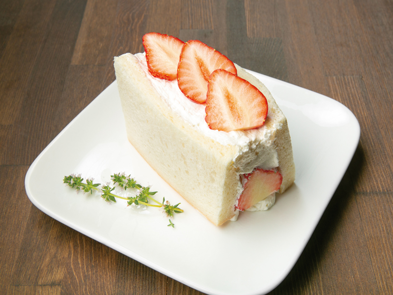 木の温もりを感じる落ち着いた店内で焼きたての絶品サンドに舌鼓