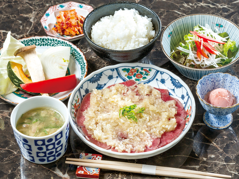 『老舗精肉卸直営 個室焼肉 イトーロイン』九谷焼で提供されるA5ランク焼肉専門店【香川県高松市丸亀町】