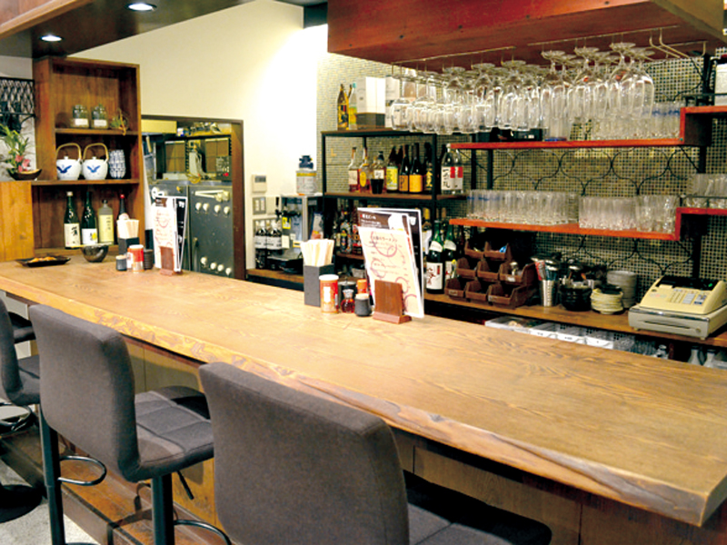 昼はラーメン、夜はほっこりする居酒屋に