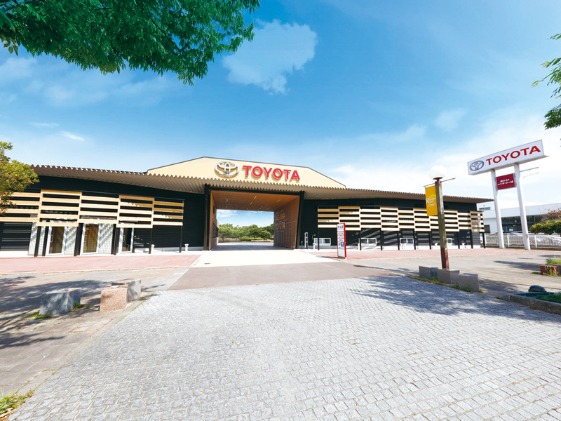 24年振りのリニューアル！都会的な店内で快適な車選びを