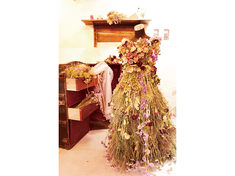 エディブルフラワーの販売やシェアアトリエを併設するShop