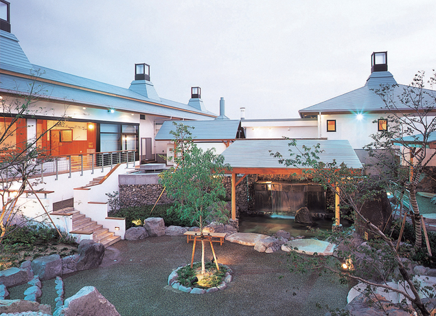 『琴弾廻廊 』有明浜を臨む『琴弾廻廊』が装い新たにリニューアル！