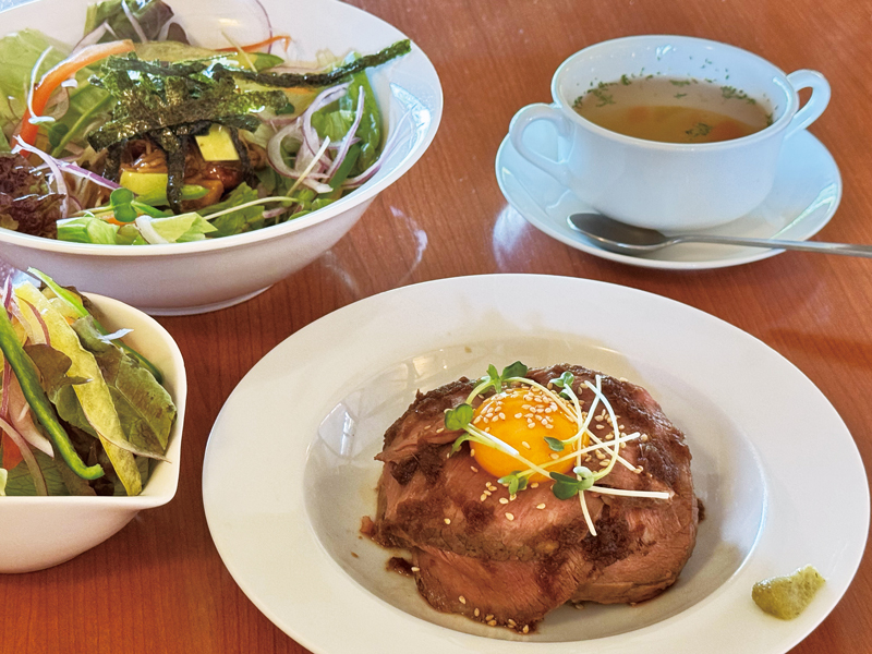 『bakery&café あい』焼き立てパンが人気のベーカリーカフェ 旬を味わう、彩り豊かな季節のプレートランチ♪【香川県高松市牟礼町】