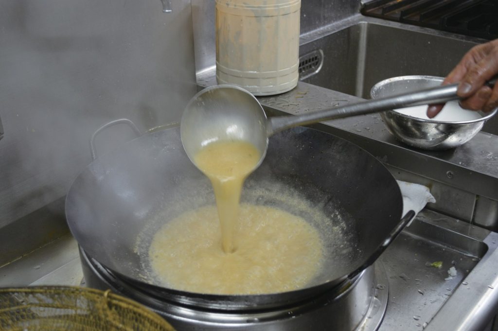 『廣東料理　中国酒家』とろみを付けたスープが麺とよく絡む山椒の風味が利いた絶品担々麺