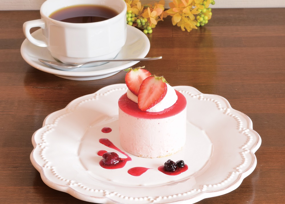 『sourire salon de thé』街のお菓子屋さんで人気の旬の苺を使った爽やかムース