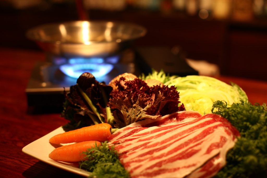 『onseん』探してみてください。意外と近くにあります。たどり着いた店内には癒しの空間が・・・