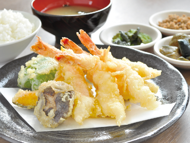 揚げたての天ぷらを手頃な価格で楽しめる専門店『天麩羅処 たなか』