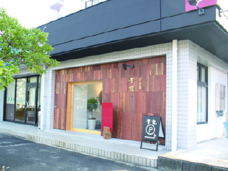 『中国麺 青龍』女性ひとりでも気軽に入れる空間