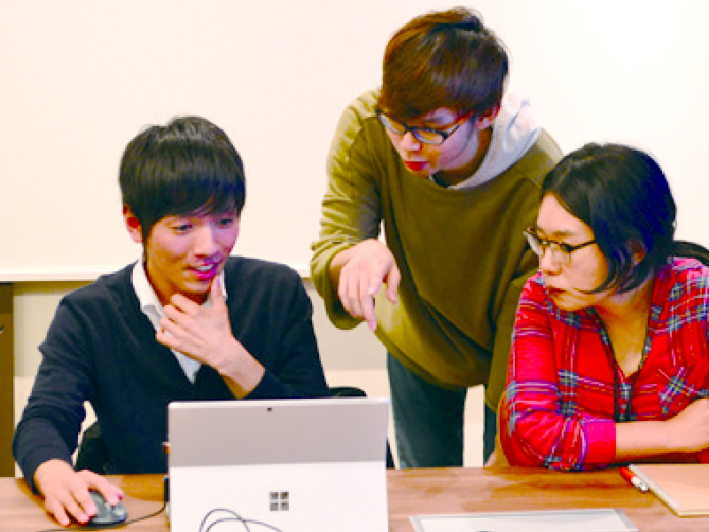 『SUNABACO TAKAMATSU』最新のテクノロジーに触れられるラボで交流や作業が可能