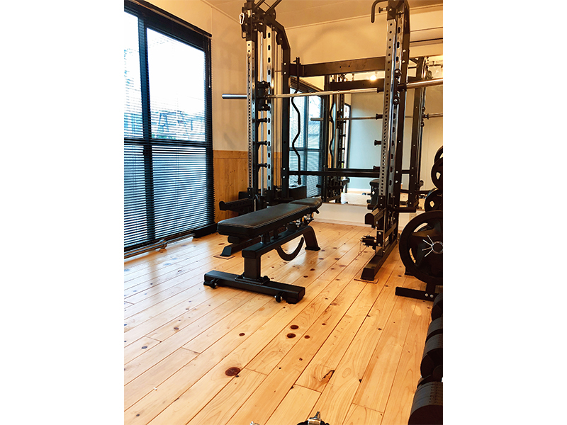 自然に囲まれたプライベートジムで理想のボディメイク！