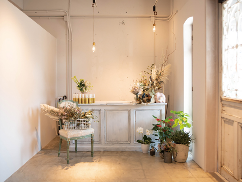 品のある女性らしさの中に やわらかな抜け感を