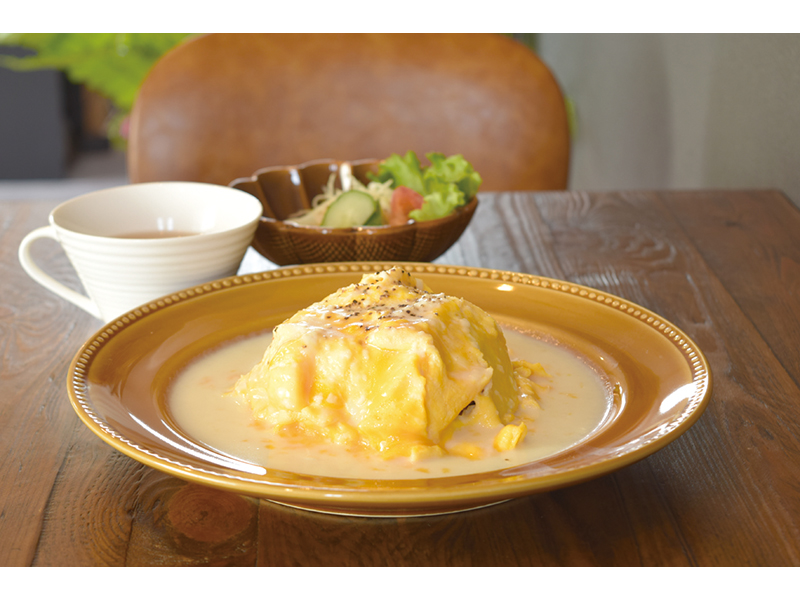 “白いオムライス”が看板メニューのNEWカフェ！