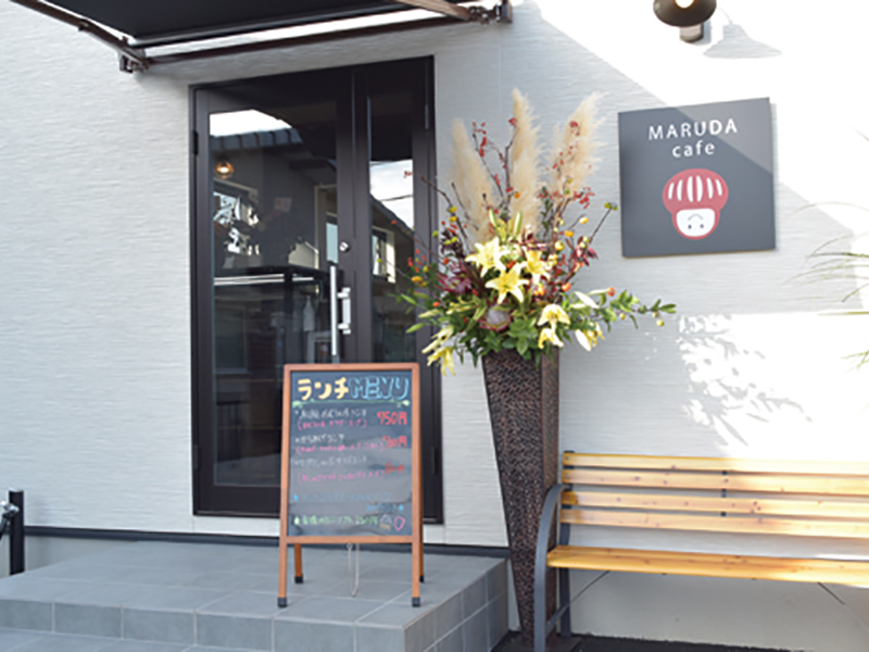 “白いオムライス”が看板メニューのNEWカフェ！