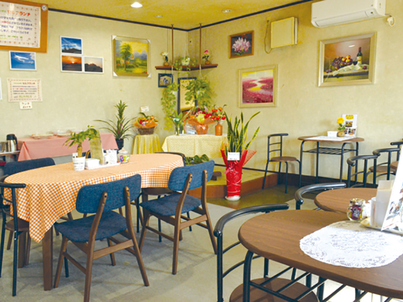 人とふれあいお腹も心も満たされるカフェ