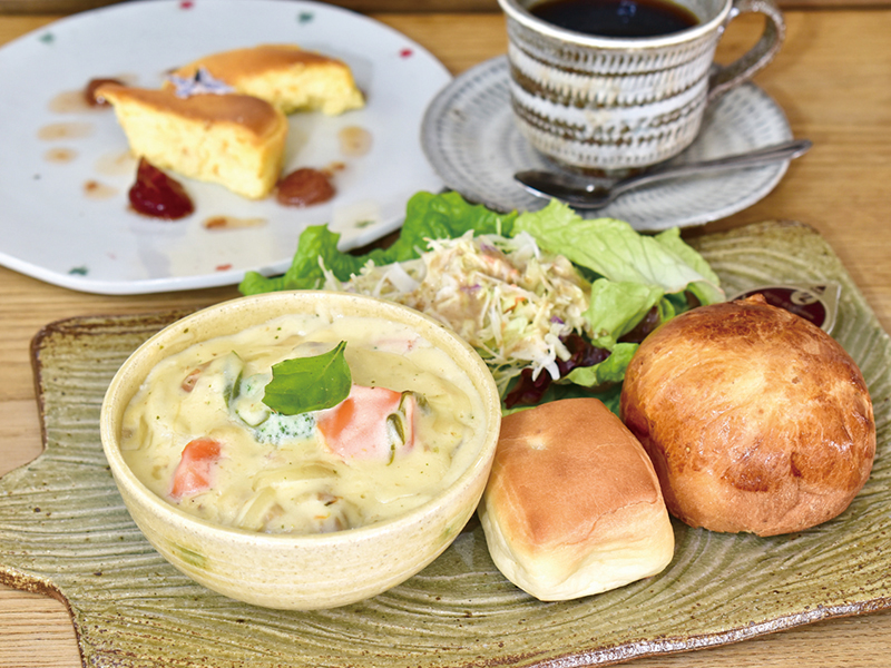 レコードで室内楽を聴きながらブランチ＆スイーツを堪能