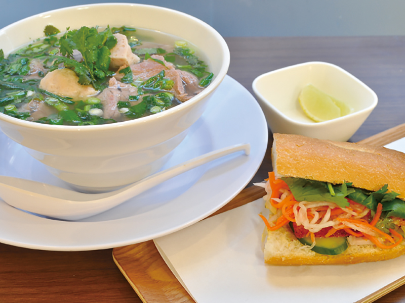 本場のバインミーとフォーが食べられる店