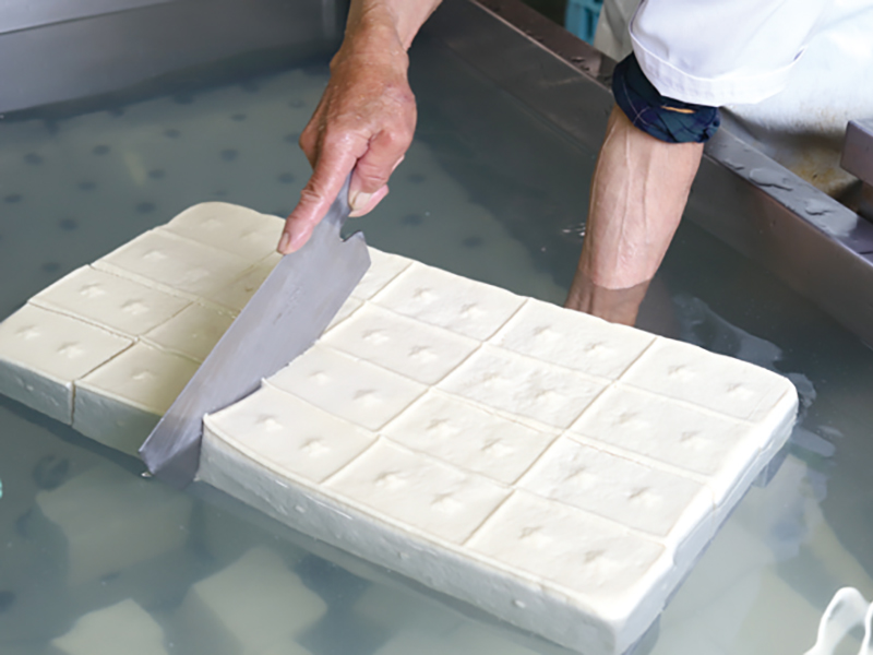 国産大豆と職人の技で仕上げる手作り豆腐