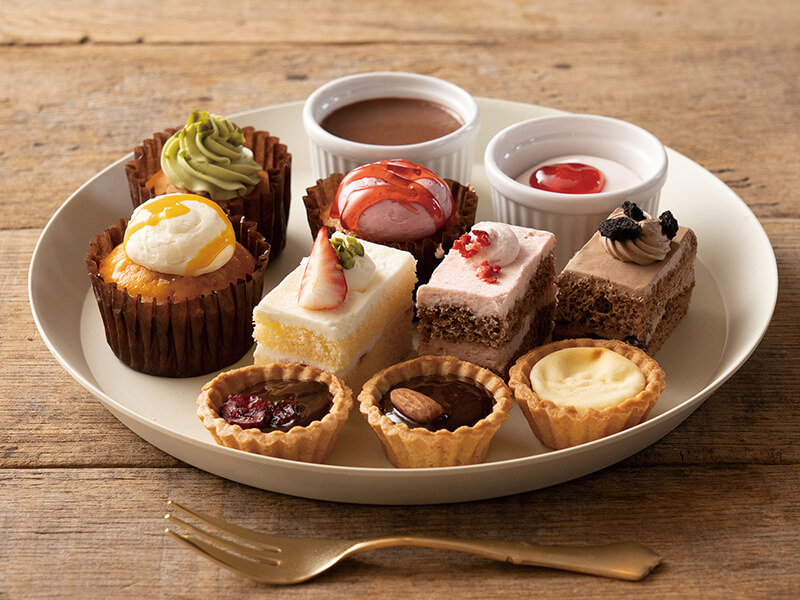 パティシエ手作りのケーキやスイーツが1時間食べ放題のカフェがOPEN!