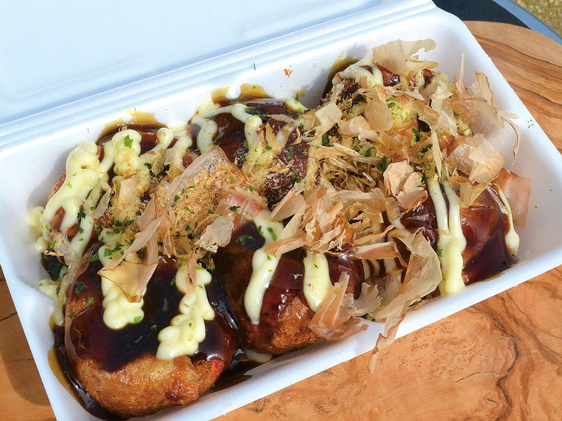 大振りのタコ入り「たこ焼」とミニサイズの「たい焼」が評判！