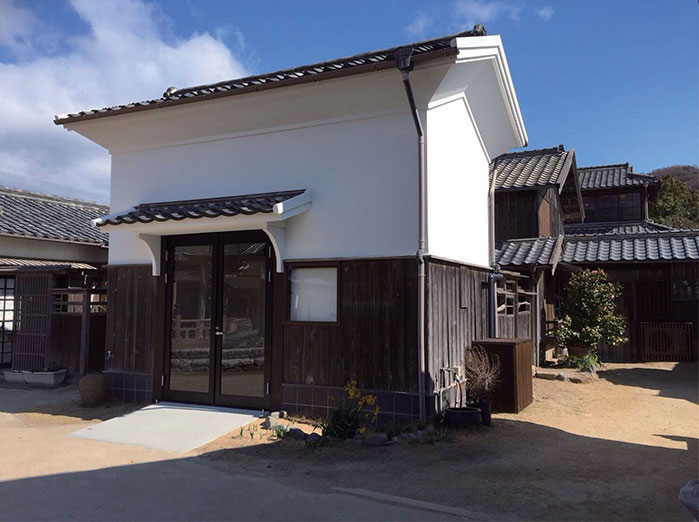 終了しました。開催中〜6月30日（日）シルクスクリーンが映し出す世界で 現実と虚構が重なり合う物語と時間の表出を感じ取って『A village of stories〜物語達の村〜』