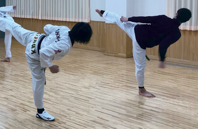 『オリーブテコンドークラブ 丸亀郡家道場』「華麗な蹴り技」を習得しよう！