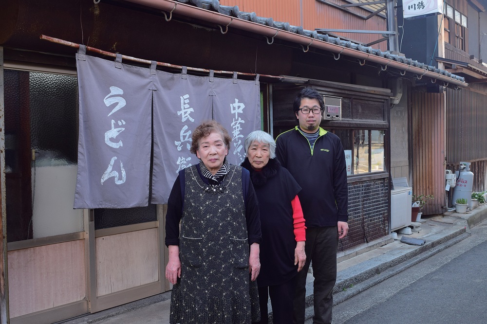 『長兵衛』80年に渡って愛される讃岐の名店。田舎の食堂型うどん店を調査