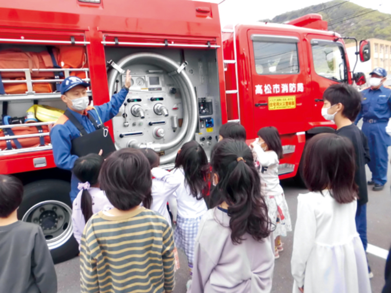 最寄り小学校から徒歩１分！近隣校区へのタクシー送迎もあり♪