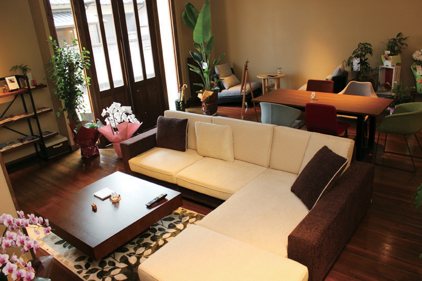 ギャラリーもセミナーもできる人気カフェ