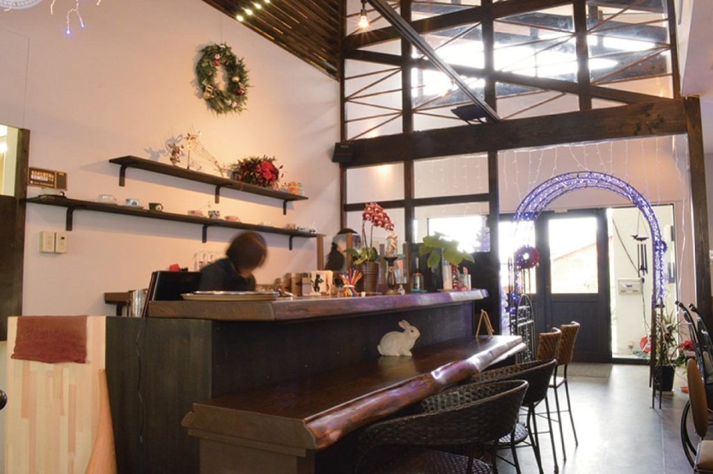 『みかうさカフェ』こだわりの珈琲と生演奏が楽しめるゆったりカフェ