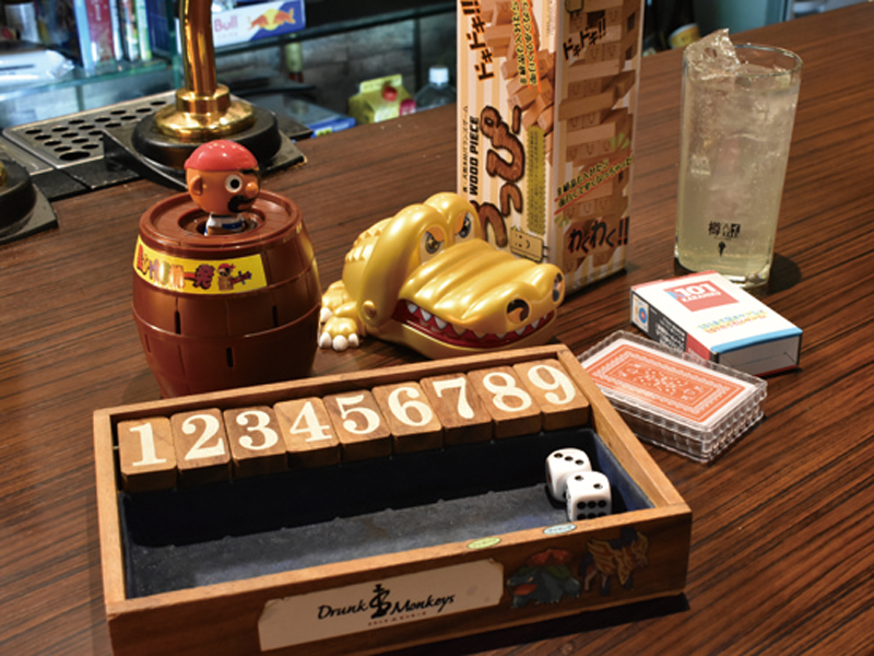 個性豊かなスタッフが出迎えてくれるアットホームなBAR